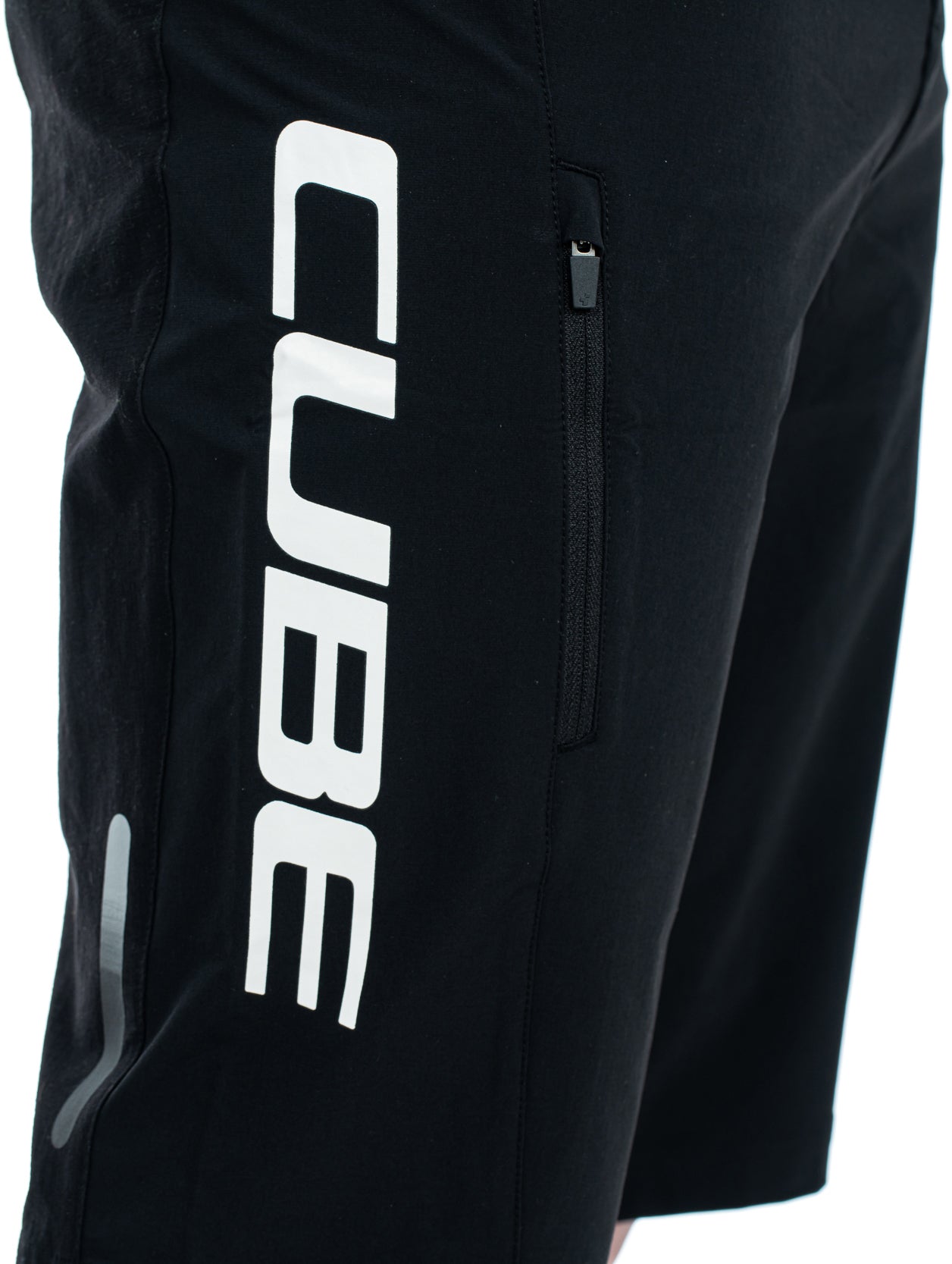 CUBE BLACKLINE Baggy Shorts