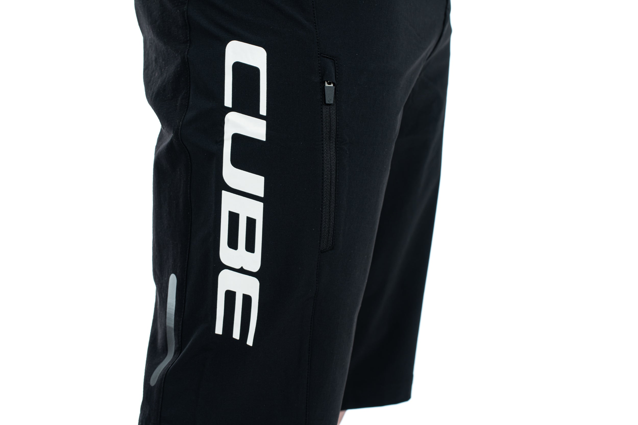 CUBE BLACKLINE Baggy Shorts